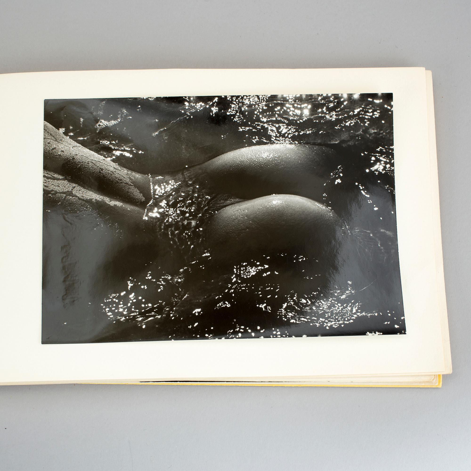 LUCIEN CLERGUE, album med 11 gelatinsilverfotografier, vintage. Numrerad 192, upplaga 250.