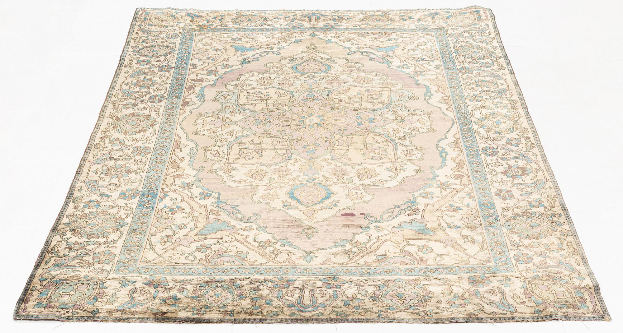A rug, antique, silk Kashan so called Motashem / Feraghan ca 187 x 129,5 cm.