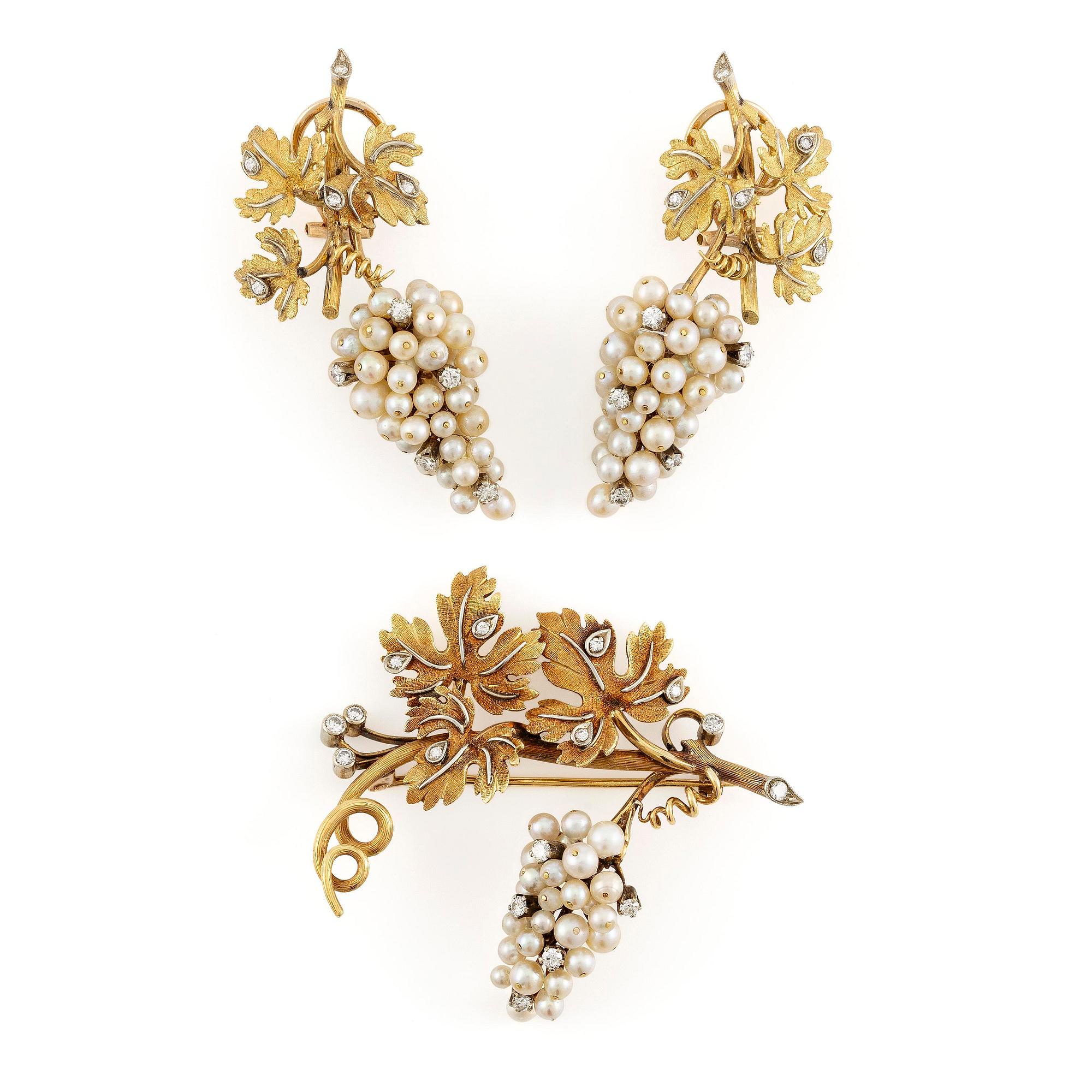 A pair of earrings and a brooch in 18K gold in the form of grapes with pearls and round brilliant-cut diamonds.