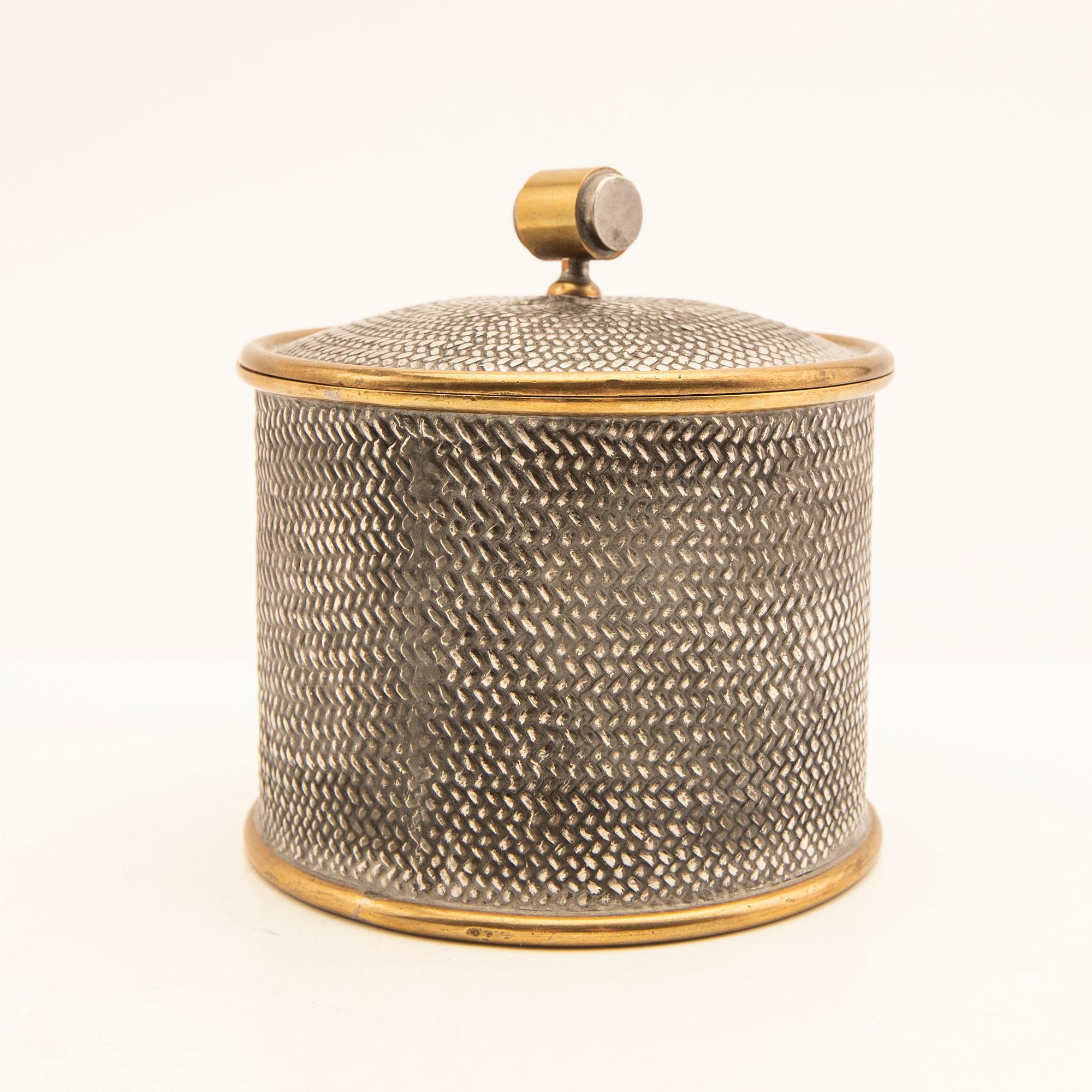Estrid Ericson, tobacco box with lid, modell A2273, Firma Svenskt Tenn, Stockholm 1948.