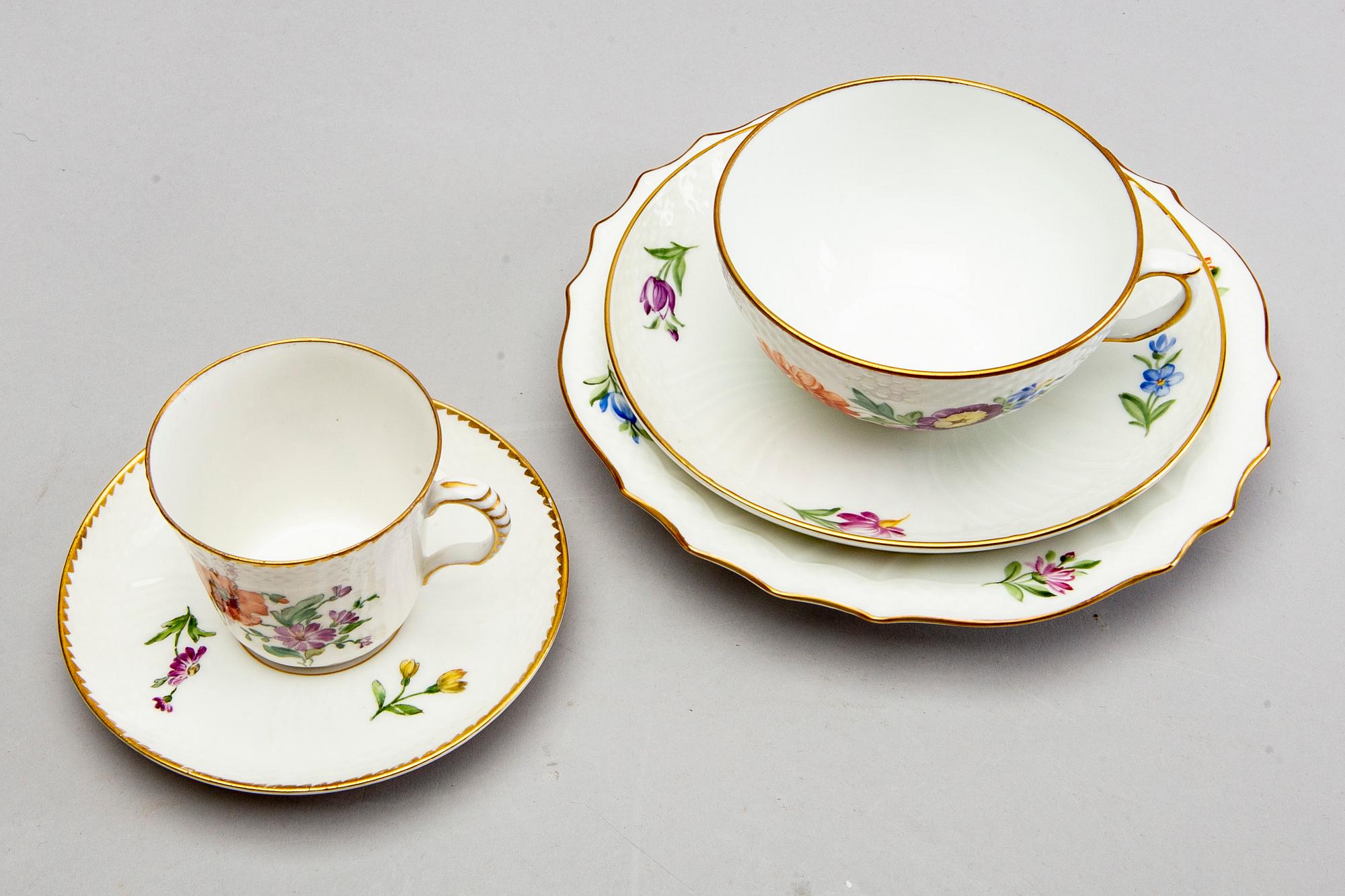 Royal Copenhagen, Kaffeservis, ca 60 delar, porslin, "Sachsisk Blomst", Kunglig Dansk.