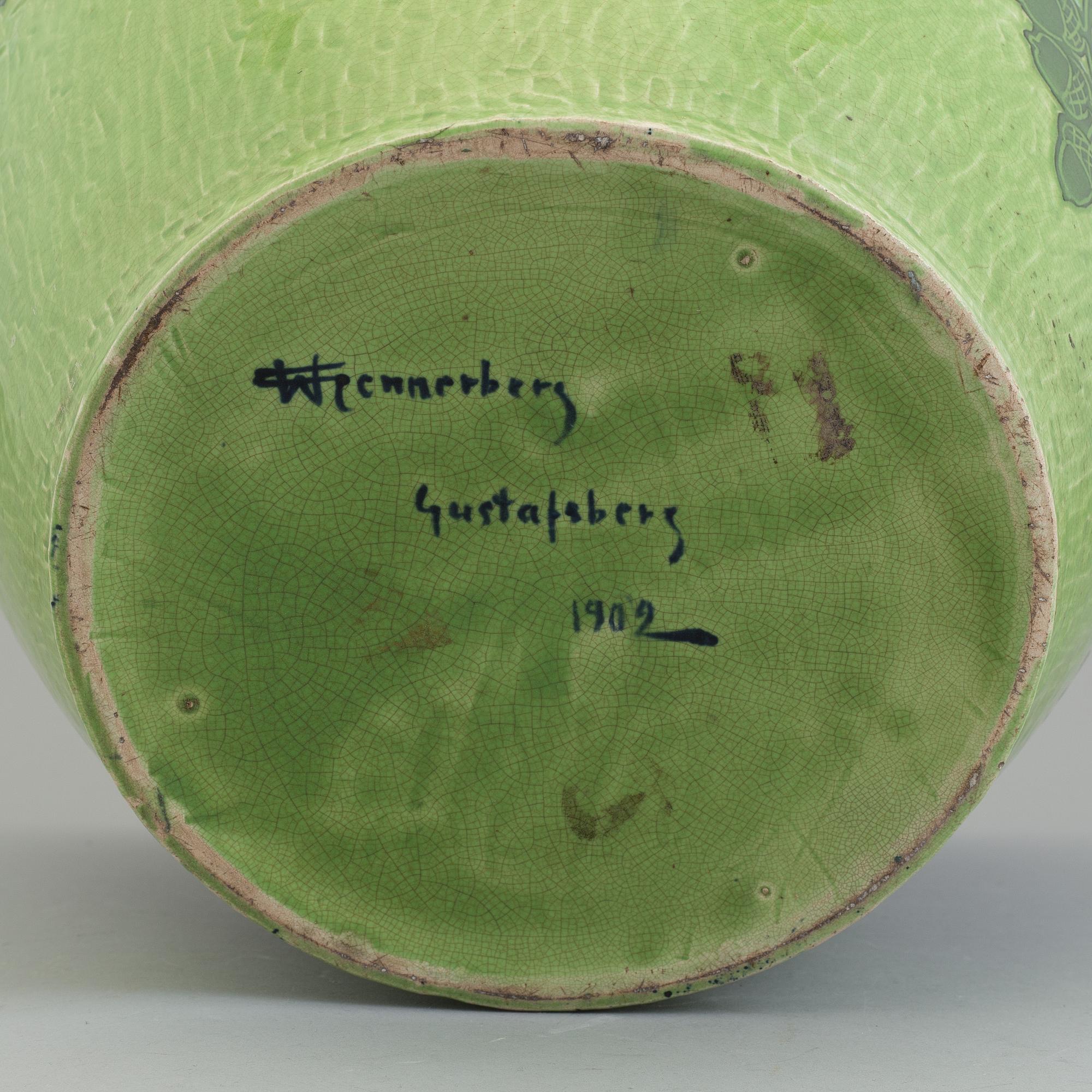 GUNNAR WENNERBERG,  ytterfoder, porslin, sgrafitto, Gustafsberg, signerat G Wennerberg och daterat 1902.