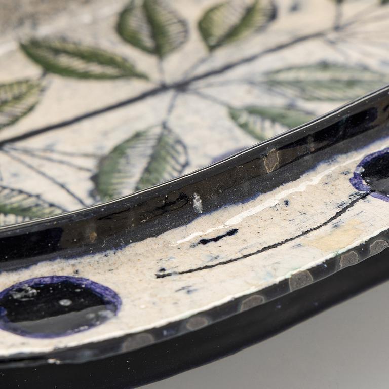 Birger Kaipiainen, a ceramic decorative plate, signed Kaipiainen.