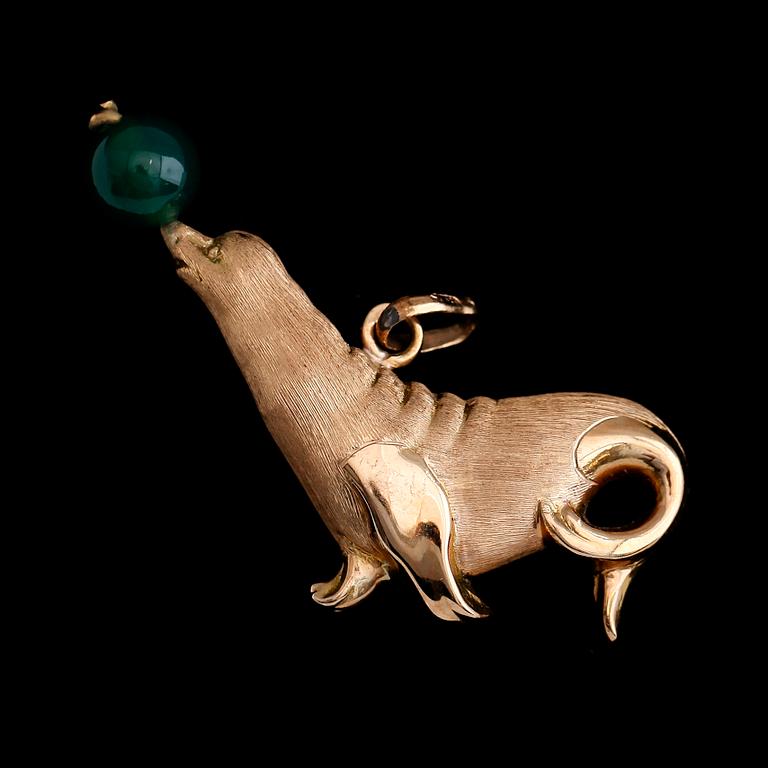 HÄNGE, 18 k guld, 1900-talets andra hälft. Total vikt 5 g.