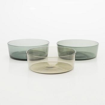 Saara Hopea, serveringsskålar, 3 st med underlag och vaser, 3 st, Nuutajärvi Notsjö.