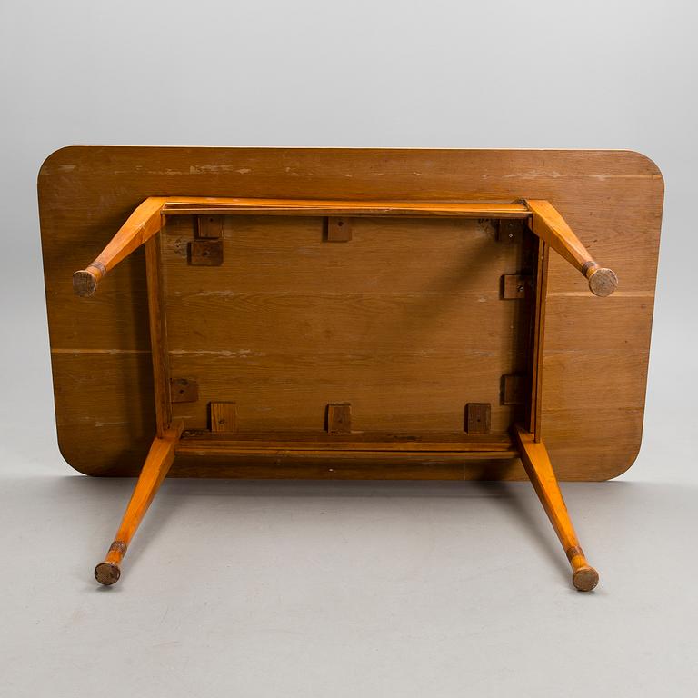 YRJÖ BLOMSTEDT, BORD OCH SEX STOLAR. Formgivna av Yrjö Blomstedt, 1902.