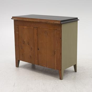 A chest of drawers, early 20th Century.