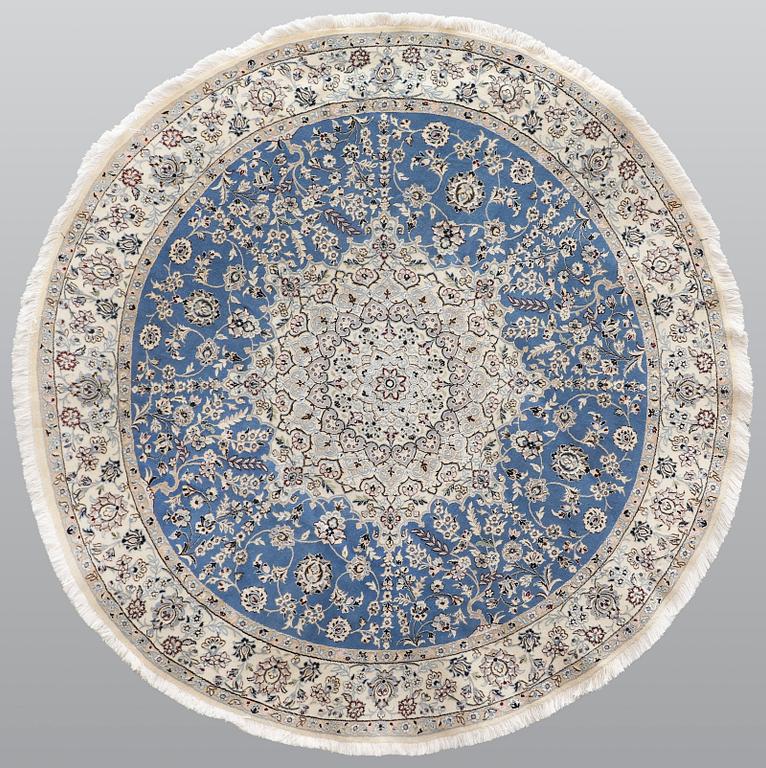 A round part silk Nain rug, so called 9 LAA, diameter 195 cm.