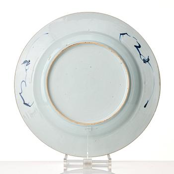 A blue and white serving dish, Qing dynasty (1723-35).