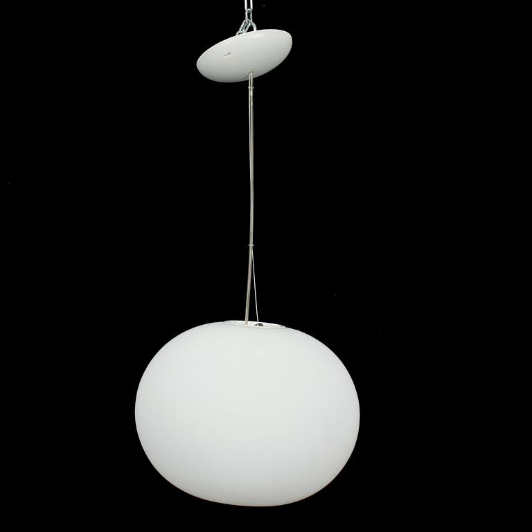 TAKLAMPOR, 2 st, "Glo-Ball", design Jasper Morrison 1999 för Flos, Italien. H 25.