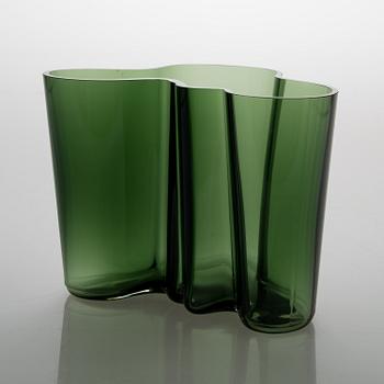 Alvar Aalto, "Savoy", 50-års jubileumsvas, signerad A. Aalto, 1936-1986 Iittala 157/8000.