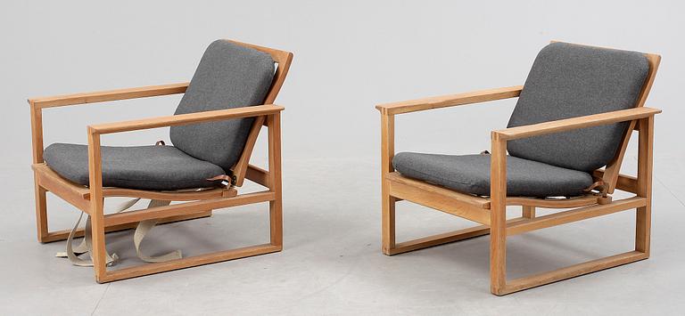 FÅTÖLJER, ett par, "Slädestolen modell 2256", Börge Mogensen, Fredericia Möbelfabrik.
