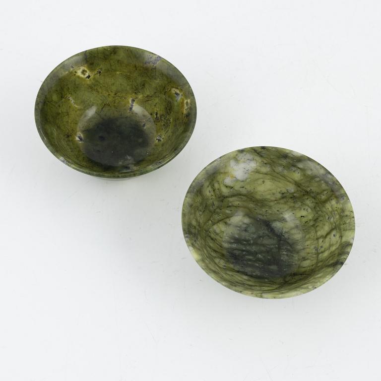 A Chinese figurine and a pair of bowls, 20th century.