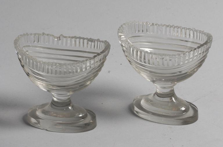 SALTKAR, ett par, glas, empire, 1800-talets första hälft.