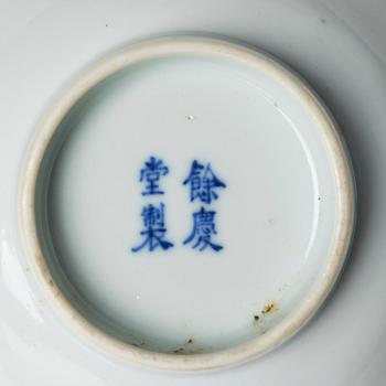 A set of six (5+1) small Chinese 'peaches' dishes, late Qing dynasty/Republic.