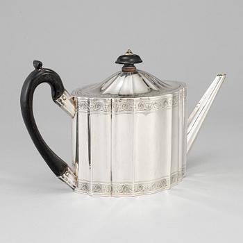 An English 18th century silver tea-pot, mark of Michael Plummer, London 1794.