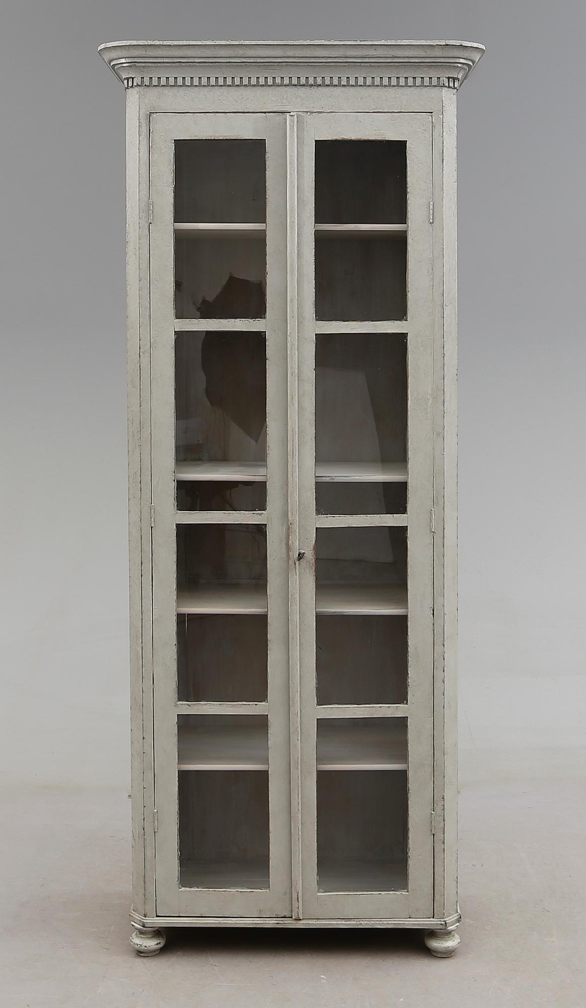 VITRINSKÅP, 1800-talets senare del.