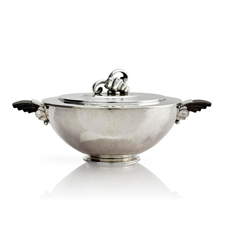 Georg Jensen, a sterling silver tureen with lid, model no 547A, design by Harald Nielsen, Copenhagen 1925-1932.
