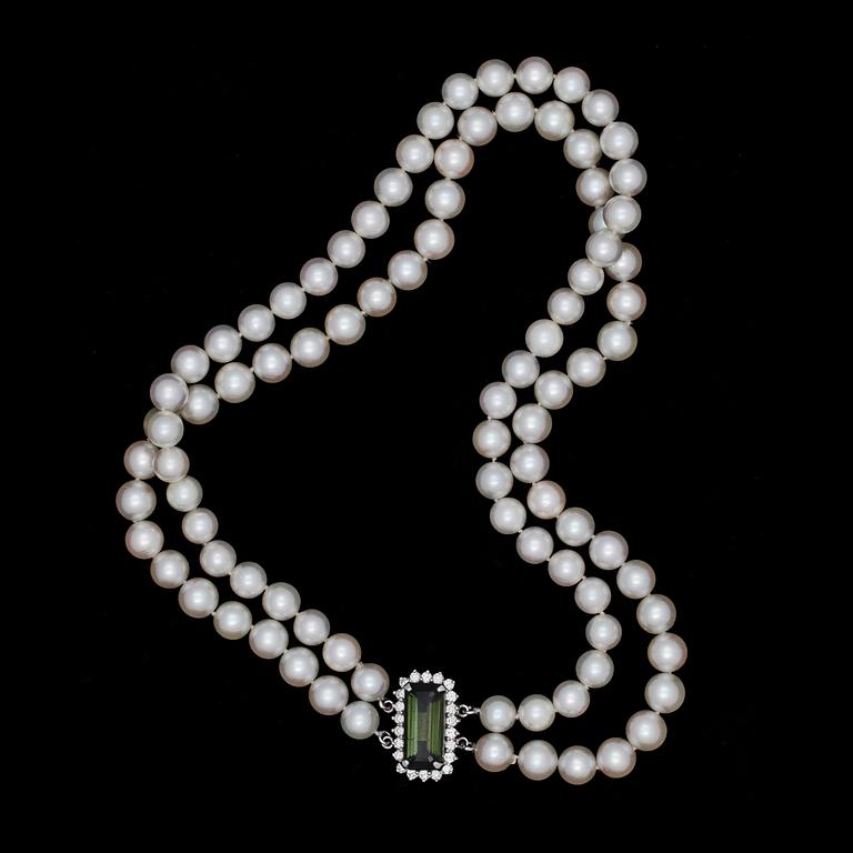 COLLIER, två rader odlade japanska pärlor, 8 mm, med turmalin och briljantslipade diamanter, tot. ca 1 ct.