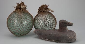 FLÖTEN, 2 st samt VETT, glas, kork. 1900-talets mitt.