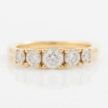 Ring in 18K gold set with five brilliant-cut diamonds, a total of 0.78 ct.