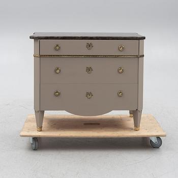 Chest of drawers, Gustavian style, 20th century.