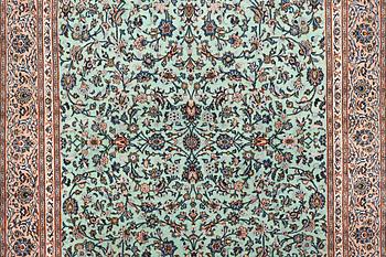 A Kashan carpet, c. 394 x 284 cm.