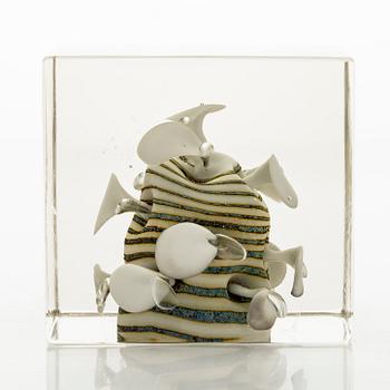 Oiva Toikka, årskub, signerad Oiva Toikka, Nuutajärvi 1981, numrerad 229/1000.