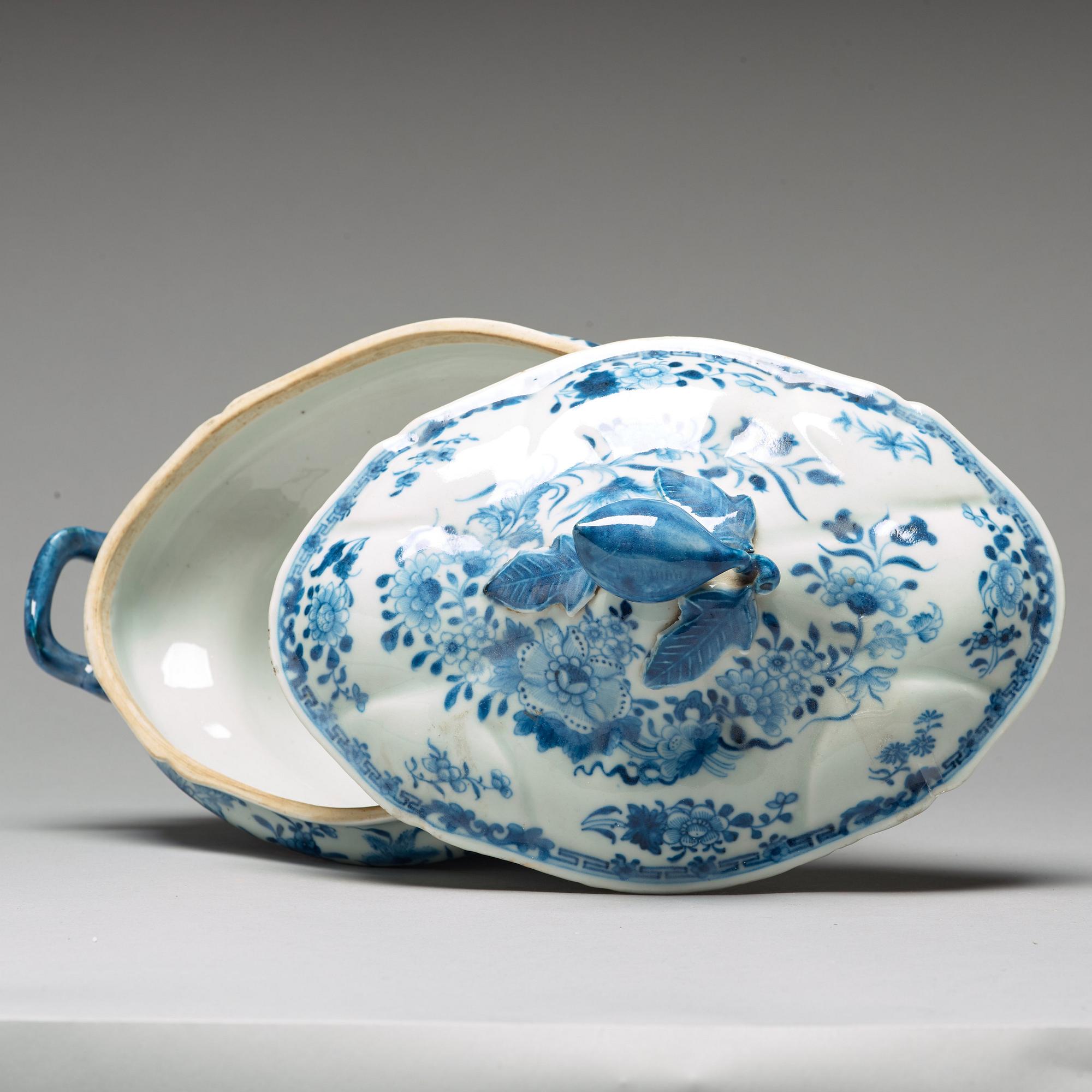 A blue and white tureen with cover, Qing dynasty, Qianlong (1736-95).