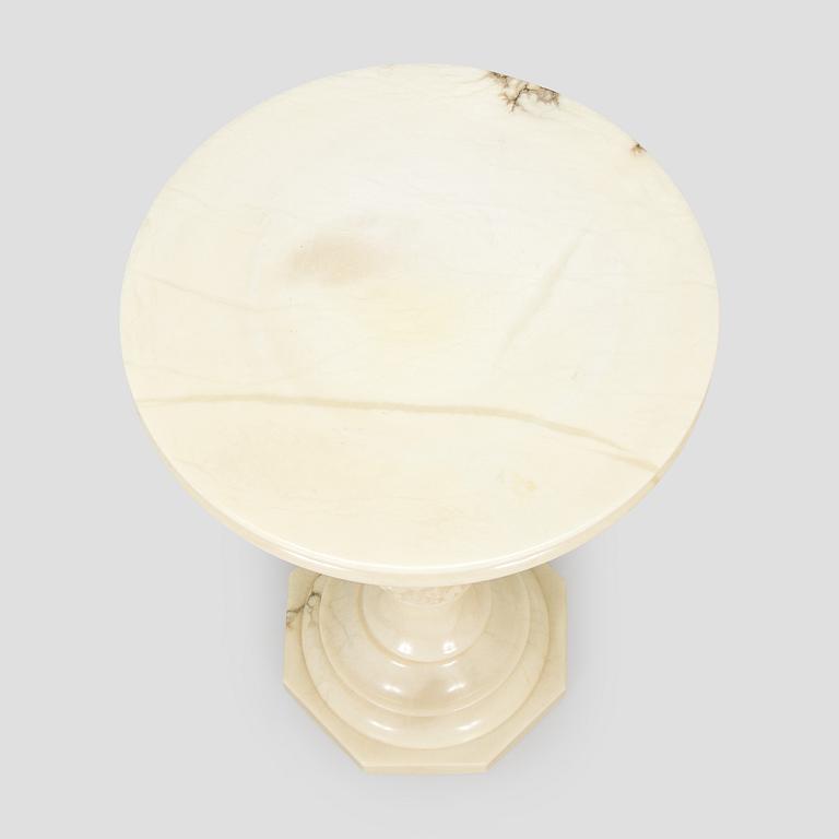 Sidobord, alabaster, 1900-tal.