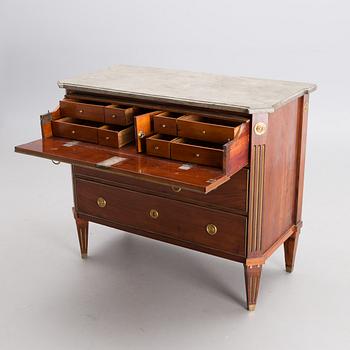 EN SKRIVBYRÅ, av Carl Lindborg, gustaviansk, 1700-talets slut, signerad, samt med snickarämbetets stämpel.