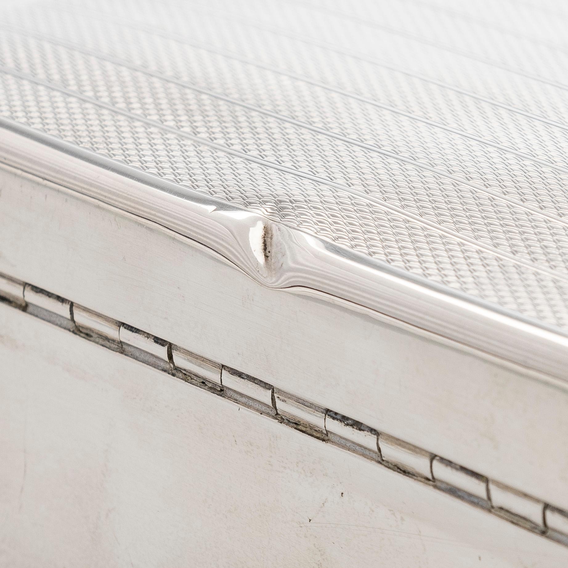 A sterling silver cigar box, William Neale & Son Ltd, Birmingham 1925.