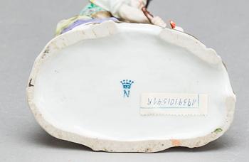 FIGURIN, Capo di Monte-liknande märke, porslin, 1900-tal.