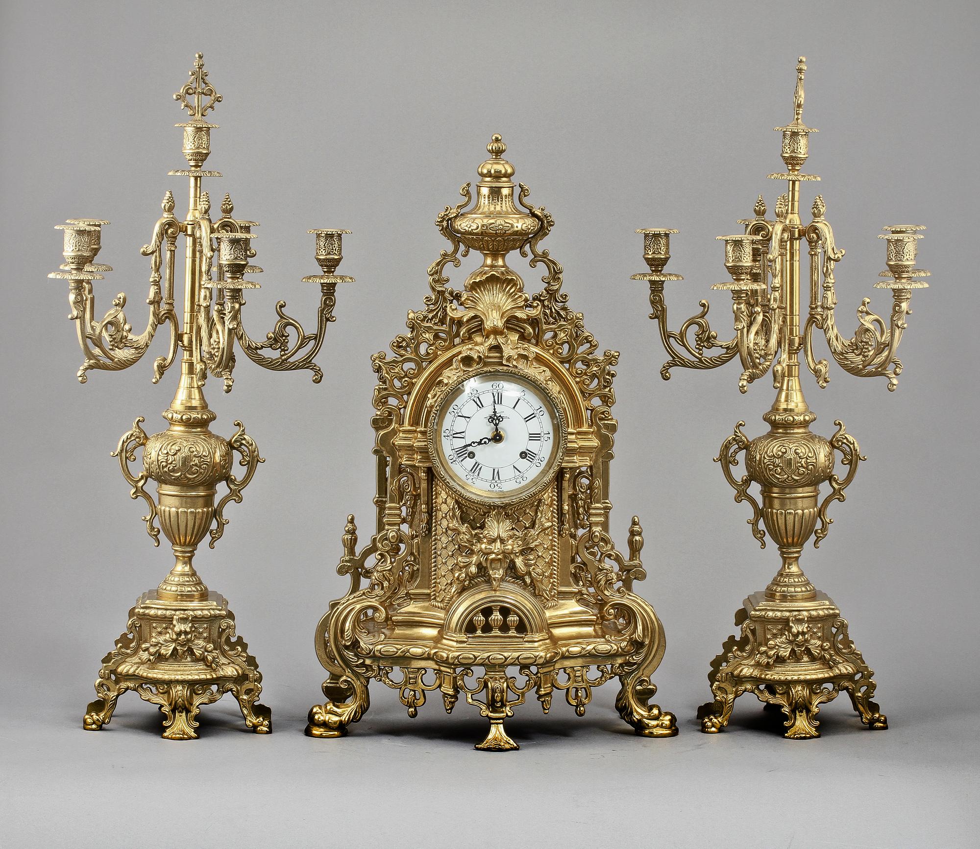 GARNITYR, 3 delar, gulmetall, Louis XVI-stil, 1900/2000-tal.