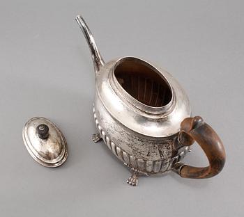 TEKANNA, silver, Anders Lundqvist, Stockholm, 1822, vikt 800 g.