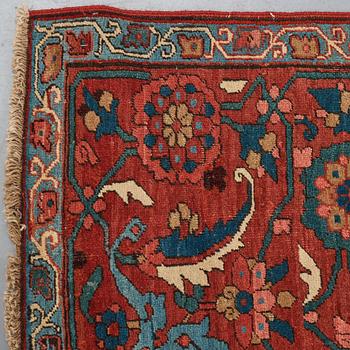 A CARPET, an antique Heriz, a so called Serapi, ca 371 x 282,5 cm.