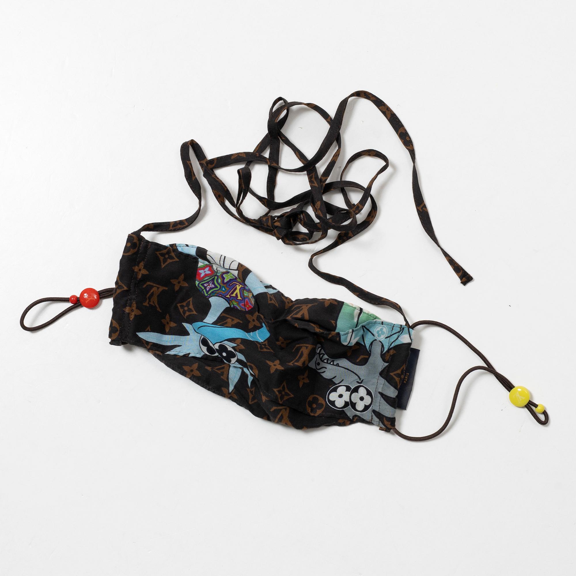 Louis Vuitton, face masks 3 pcs, with accessories and scarf.