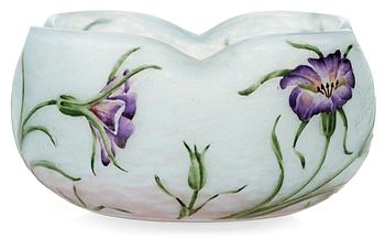 1242. A Daum Art Nouveau cameo glass bowl, Nancy, France.