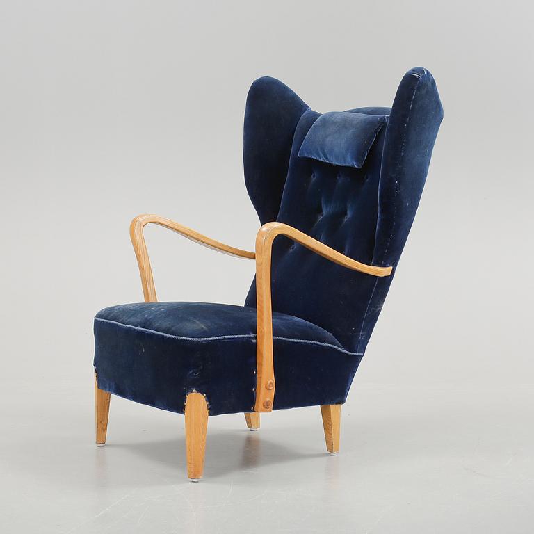 ÖRONLAPPSFÅTÖLJ, 1940-tal.