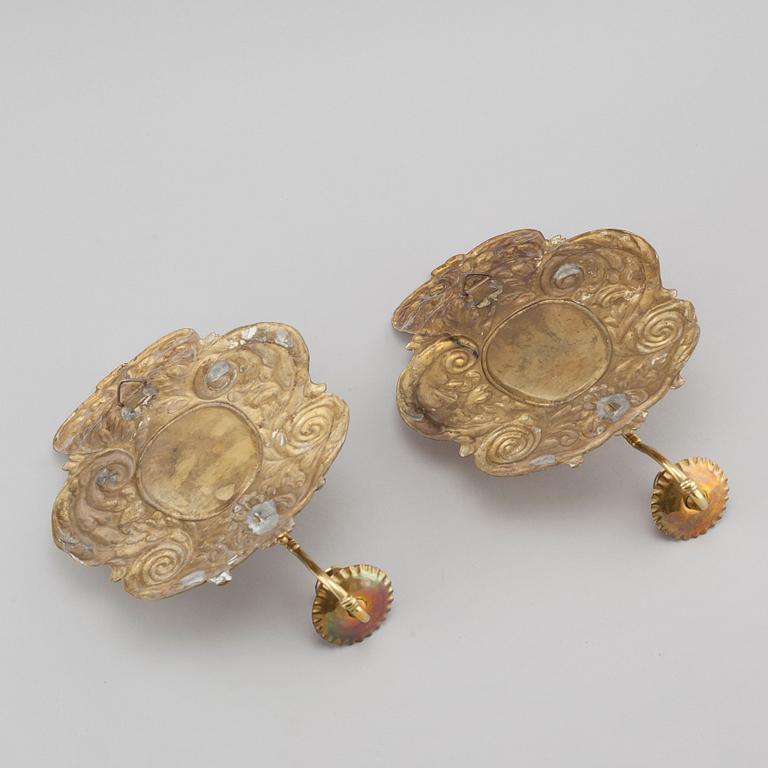 A pair of wallplates made of brass, 20th century.