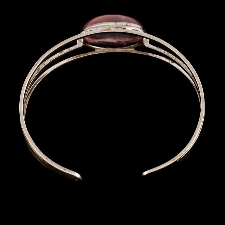 ARMRING, silver med cabochonslipad  rosenkvarts, importstämplad. Vikt 24,9 g.