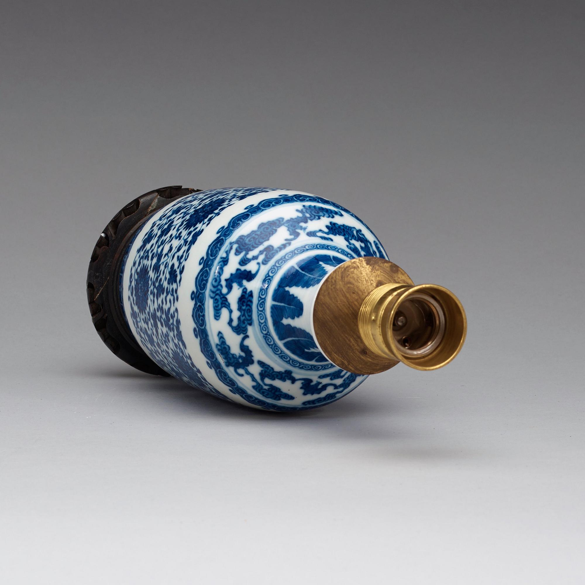 VAS, porslin. Qingdynastin, 1800-tal.