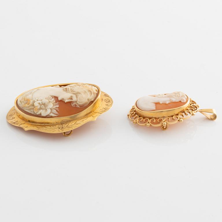 Brooches/pendants, 2 pcs, 18K gold with shell cameo.