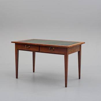 an english mahogany desk from the 19th century.