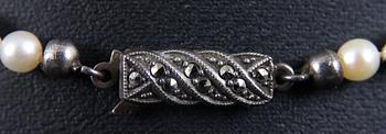 PÄRLCOLLIER, med silverfattning, 1900-talets mitt.
