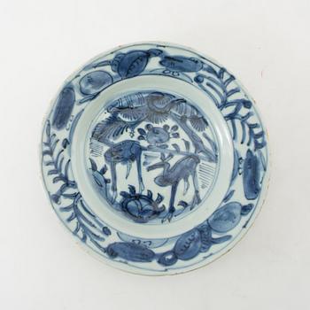 A blue and white plate, Ming dynasty, Wanli (1572-1620).