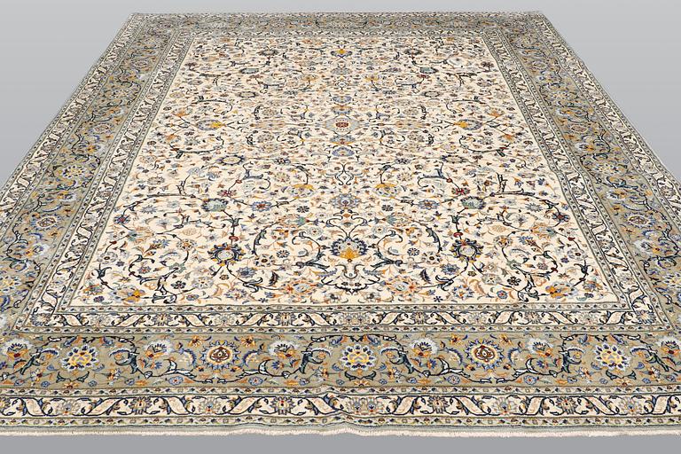 A carpet, Kashan, ca 389 x 295 cm.