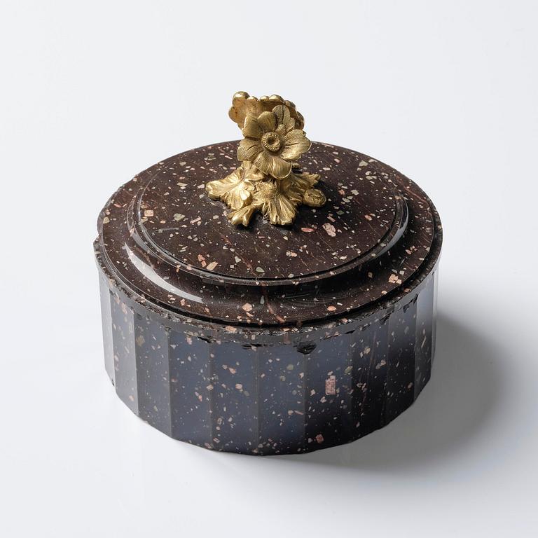 A 'Loka-Risberg' porphyry Empire butter box from Älvdalen, Sweden, early 19th century.