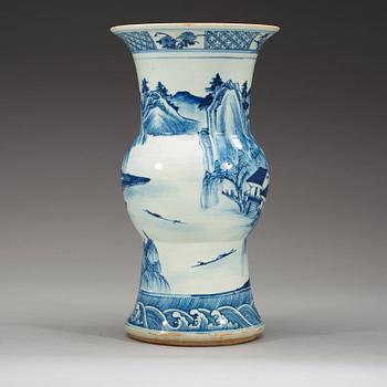 A blue and white vase, Qing dynasty, 19th century.