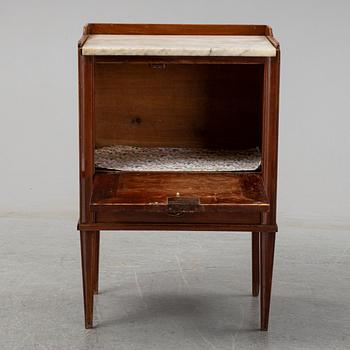 A Swedish late Gustavian mahogany with marble top bedside table, ca 1800.